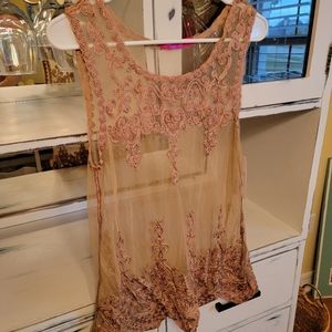 Universal Fashion NWT, sheer lace top, size M, color: camel 🐫 😀